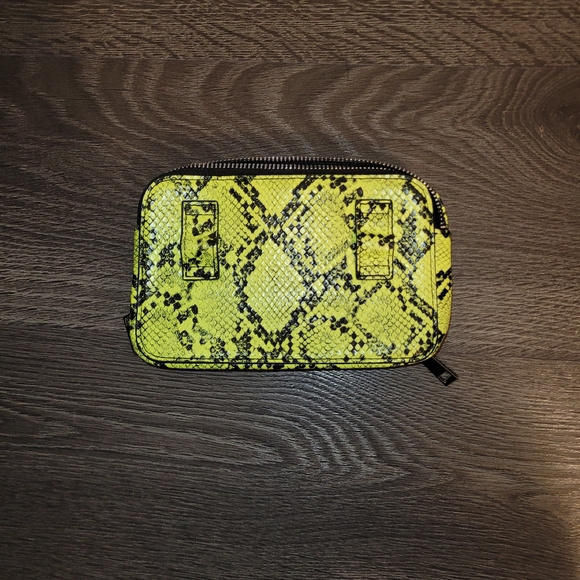 Guess hand purse, snake skin print - Picture 5 of 6